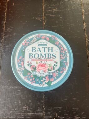 Blissful Oasis Organic Bath Bombs Tin of 7